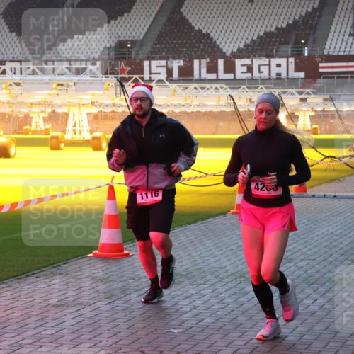 07.12.2025 - St. Pauli X-Mass-Run No. 15 Luisa Fischer http://msf.ph/oto/9376262 07.12.2025 09:57:10 Ziel 1116, 4203, 198, 497, 662, 1116, 1165, 2861, 3255, 4208, 4209 meine-sportfotos.de