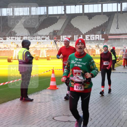 07.12.2025 - St. Pauli X-Mass-Run No. 15 Luisa Fischer http://msf.ph/oto/9376265 07.12.2025 11:07:55 Ziel 50, 673, 688, 77, 271, 273, 281, 315, 332, 342, 344, 377, 389, 397, 476, 490, 591, 596, 603, 621, 622, 623, 673, 688, 781, 1202, 1206, 1233, 1235, 1439, 1441, 1509, 1585, 1587, 1634, 1666, 1751, 1812, 1824, 1861, 1862, 1866, 1910, 2403, 2693, 5008 meine-sportfotos.de
