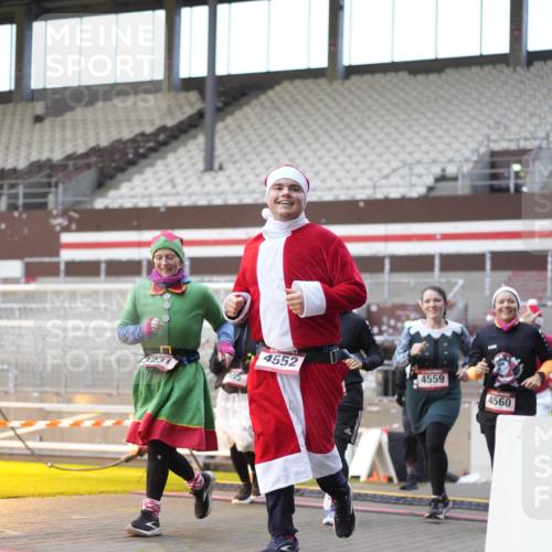 07.12.2025 - St. Pauli X-Mass-Run No. 15 Patografie http://msf.ph/oto/9376271 07.12.2025 10:05:31 Ziel 123, 363, 385, 543, 668, 945, 950, 1215, 1222, 1316, 1374, 3231, 3386, 4552, 4555, 4556, 4558, 4559, 4560 meine-sportfotos.de