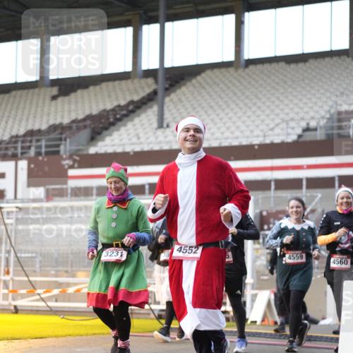 07.12.2025 - St. Pauli X-Mass-Run No. 15 Patografie http://msf.ph/oto/9376279 07.12.2025 10:05:31 Ziel 123, 363, 385, 543, 668, 945, 950, 1215, 1222, 1316, 1374, 3231, 3386, 4552, 4555, 4556, 4558, 4559, 4560 meine-sportfotos.de