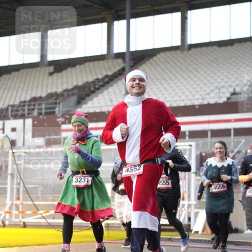 07.12.2025 - St. Pauli X-Mass-Run No. 15 Patografie http://msf.ph/oto/9376284 07.12.2025 10:05:31 Ziel 123, 363, 385, 543, 668, 945, 950, 1215, 1222, 1316, 1374, 3231, 3386, 4552, 4555, 4556, 4558, 4559, 4560 meine-sportfotos.de