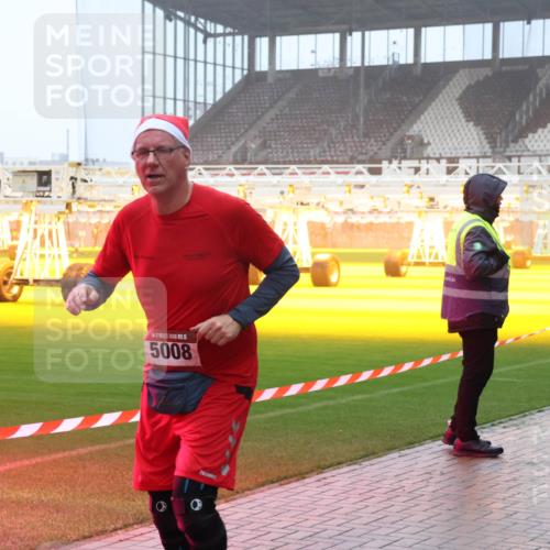 07.12.2025 - St. Pauli X-Mass-Run No. 15 Luisa Fischer http://msf.ph/oto/9376286 07.12.2025 11:07:58 Ziel 5, 5008, 2, 688, 77, 271, 273, 281, 286, 293, 315, 332, 342, 344, 377, 389, 397, 476, 490, 591, 596, 603, 621, 622, 623, 673, 688, 781, 1202, 1206, 1233, 1235, 1378, 1381, 1382, 1383, 1439, 1441, 1460, 1509, 1585, 1587, 1812, 1824, 1861, 1862, 1866, 1910, 2403, 2693, 5008 meine-sportfotos.de