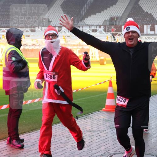 07.12.2025 - St. Pauli X-Mass-Run No. 15 Luisa Fischer http://msf.ph/oto/9376296 07.12.2025 11:08:04 Ziel 15, 1866, 1824, 77, 271, 273, 281, 286, 293, 315, 332, 342, 344, 377, 389, 397, 476, 490, 591, 596, 603, 621, 622, 623, 673, 688, 772, 774, 781, 1107, 1123, 1129, 1202, 1206, 1233, 1235, 1378, 1381, 1382, 1383, 1439, 1441, 1460, 1509, 1585, 1587, 1812, 1824, 1866, 1910, 2403, 2693, 5008 meine-sportfotos.de