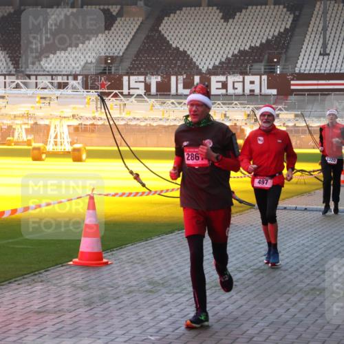 07.12.2025 - St. Pauli X-Mass-Run No. 15 Luisa Fischer http://msf.ph/oto/9376301 07.12.2025 09:57:27 Ziel 286, 497, 3320, 198, 497, 662, 1116, 1165, 2861, 3320, 4032, 4208, 4209 meine-sportfotos.de