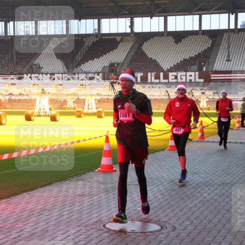 07.12.2025 - St. Pauli X-Mass-Run No. 15 Luisa Fischer http://msf.ph/oto/9376306 07.12.2025 09:57:28 Ziel 2861, 497, 3320, 198, 497, 662, 1116, 1165, 2861, 3320, 4032, 4208, 4209 meine-sportfotos.de