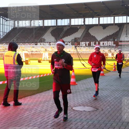 07.12.2025 - St. Pauli X-Mass-Run No. 15 Luisa Fischer http://msf.ph/oto/9376313 07.12.2025 09:57:29 Ziel 286, 497, 3320, 198, 497, 662, 1116, 1165, 2861, 3320, 4032, 4208, 4209 meine-sportfotos.de