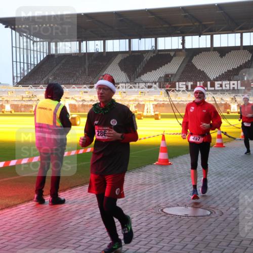 07.12.2025 - St. Pauli X-Mass-Run No. 15 Luisa Fischer http://msf.ph/oto/9376315 07.12.2025 09:57:29 Ziel 286, 497, 3320, 198, 497, 662, 1116, 1165, 2861, 3320, 4032, 4208, 4209 meine-sportfotos.de