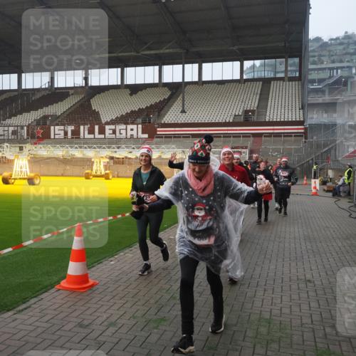 07.12.2025 - St. Pauli X-Mass-Run No. 15 Fabian Wolf http://msf.ph/oto/9376316 07.12.2025 10:05:23 Ziel 114, 543, 668, 950, 1121, 1316, 1374, 1481, 1661, 1761, 3186, 3386, 4036, 4556, 4558 meine-sportfotos.de