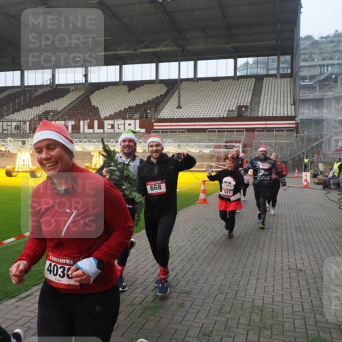 07.12.2025 - St. Pauli X-Mass-Run No. 15 Fabian Wolf http://msf.ph/oto/9376338 07.12.2025 10:05:24 Ziel 114, 543, 668, 950, 1121, 1316, 1374, 1481, 1661, 1761, 3186, 3386, 4036, 4556, 4558 meine-sportfotos.de