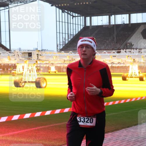 07.12.2025 - St. Pauli X-Mass-Run No. 15 Luisa Fischer http://msf.ph/oto/9376343 07.12.2025 09:57:33 Ziel 49, 3320, 198, 497, 632, 662, 1116, 1165, 2861, 3320, 4032, 4208, 4209 meine-sportfotos.de