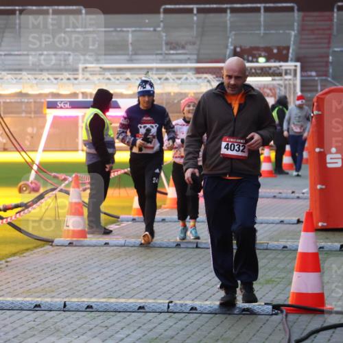 07.12.2025 - St. Pauli X-Mass-Run No. 15 Luisa Fischer http://msf.ph/oto/9376355 07.12.2025 09:57:42 Ziel 24, 4032, 497, 632, 1116, 1292, 1293, 1377, 1395, 2678, 2861, 3320, 4032 meine-sportfotos.de