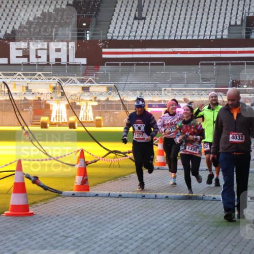 07.12.2025 - St. Pauli X-Mass-Run No. 15 Luisa Fischer http://msf.ph/oto/9376370 07.12.2025 09:57:44 Ziel 1377, 1293, 1395, 92, 4032, 497, 632, 1116, 1292, 1293, 1377, 1395, 2678, 2861, 3320, 4032 meine-sportfotos.de