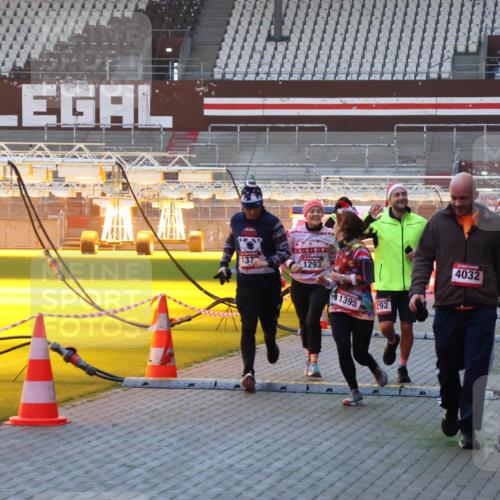 07.12.2025 - St. Pauli X-Mass-Run No. 15 Luisa Fischer http://msf.ph/oto/9376375 07.12.2025 09:57:45 Ziel 137, 1293, 1395, 292, 4032, 497, 632, 1292, 1293, 1377, 1395, 2678, 2861, 3320, 4032 meine-sportfotos.de