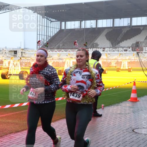 07.12.2025 - St. Pauli X-Mass-Run No. 15 Luisa Fischer http://msf.ph/oto/9376377 07.12.2025 11:08:20 Ziel 1441, 5, 1439, 77, 271, 273, 286, 293, 315, 332, 377, 389, 397, 623, 629, 635, 653, 772, 774, 1107, 1123, 1129, 1226, 1230, 1235, 1249, 1342, 1355, 1378, 1381, 1382, 1383, 1439, 1441, 1460, 1509, 1520, 1525, 1559, 1560, 1596, 1809, 1810, 1812, 1824, 1866, 1910, 2693, 4798, 4815 meine-sportfotos.de