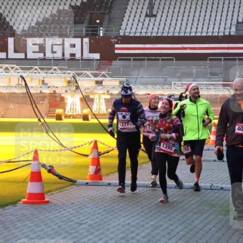 07.12.2025 - St. Pauli X-Mass-Run No. 15 Luisa Fischer http://msf.ph/oto/9376380 07.12.2025 09:57:46 Ziel 1377, 1395, 292, 4032, 497, 632, 1292, 1293, 1377, 1395, 2678, 2861, 3320, 4032 meine-sportfotos.de