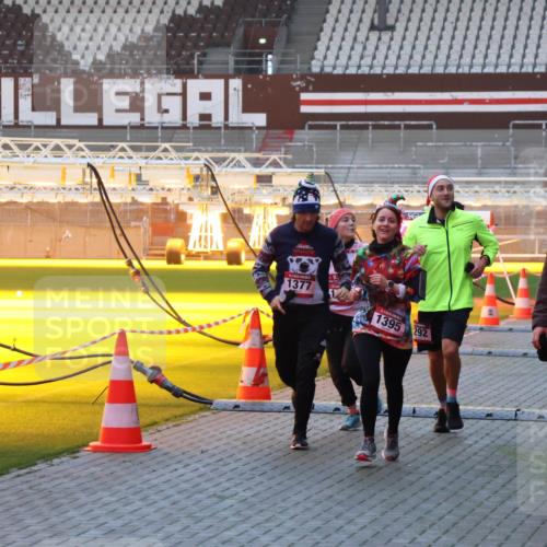 07.12.2025 - St. Pauli X-Mass-Run No. 15 Luisa Fischer http://msf.ph/oto/9376383 07.12.2025 09:57:46 Ziel 1377, 1395, 292, 5, 4032, 497, 632, 1292, 1293, 1377, 1395, 2678, 2861, 3320, 4032 meine-sportfotos.de