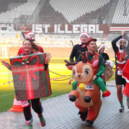 07.12.2025 - St. Pauli X-Mass-Run No. 15 Luisa Fischer http://msf.ph/oto/9376386 07.12.2025 11:08:22 Ziel 1383, 1382, 28, 78, 77, 100, 271, 273, 286, 293, 315, 332, 377, 389, 397, 623, 629, 635, 653, 772, 774, 1107, 1123, 1129, 1226, 1230, 1235, 1249, 1342, 1355, 1378, 1381, 1382, 1383, 1439, 1441, 1460, 1509, 1520, 1525, 1559, 1560, 1596, 1809, 1810, 1812, 1824, 1866, 1910, 2693, 4798, 4815 meine-sportfotos.de
