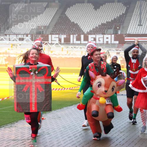 07.12.2025 - St. Pauli X-Mass-Run No. 15 Luisa Fischer http://msf.ph/oto/9376388 07.12.2025 11:08:22 Ziel 38, 138, 378, 4815, 77, 100, 271, 273, 286, 293, 315, 332, 377, 389, 397, 623, 629, 635, 653, 772, 774, 1107, 1123, 1129, 1226, 1230, 1235, 1249, 1342, 1355, 1378, 1381, 1382, 1383, 1439, 1441, 1460, 1509, 1520, 1525, 1559, 1560, 1596, 1809, 1810, 1812, 1824, 1866, 1910, 2693, 4798, 4815 meine-sportfotos.de