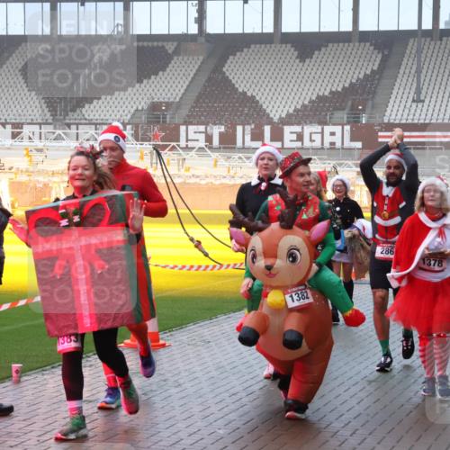 07.12.2025 - St. Pauli X-Mass-Run No. 15 Luisa Fischer http://msf.ph/oto/9376391 07.12.2025 11:08:23 Ziel 772, 1383, 1382, 286, 1378, 4815, 77, 100, 271, 273, 286, 293, 315, 332, 377, 389, 397, 623, 629, 635, 653, 772, 774, 1107, 1123, 1129, 1226, 1230, 1235, 1249, 1342, 1355, 1378, 1381, 1382, 1383, 1439, 1441, 1460, 1509, 1520, 1525, 1559, 1560, 1596, 1809, 1810, 1812, 1824, 1866, 1910, 2693, 4798, 4815 meine-sportfotos.de