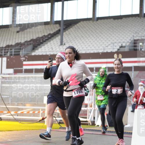 07.12.2025 - St. Pauli X-Mass-Run No. 15 Patografie http://msf.ph/oto/9376392 07.12.2025 10:05:41 Ziel 2, 3, 54, 123, 363, 385, 512, 945, 1215, 1222, 1789, 1791, 3231, 3877, 4194, 4195, 4552, 4555, 4559, 4560 meine-sportfotos.de