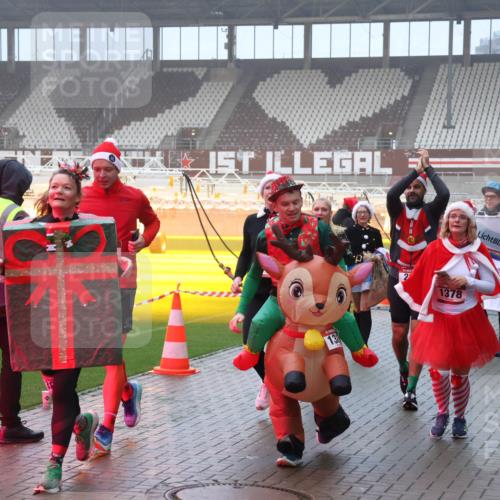07.12.2025 - St. Pauli X-Mass-Run No. 15 Luisa Fischer http://msf.ph/oto/9376393 07.12.2025 11:08:23 Ziel 2, 1378, 26, 4815, 77, 100, 271, 273, 286, 293, 315, 332, 377, 389, 397, 623, 629, 635, 653, 772, 774, 1107, 1123, 1129, 1226, 1230, 1235, 1249, 1342, 1355, 1378, 1381, 1382, 1383, 1439, 1441, 1460, 1509, 1520, 1525, 1559, 1560, 1596, 1809, 1810, 1812, 1824, 1866, 1910, 2693, 4798, 4815 meine-sportfotos.de