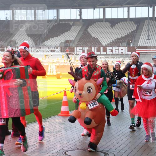07.12.2025 - St. Pauli X-Mass-Run No. 15 Luisa Fischer http://msf.ph/oto/9376398 07.12.2025 11:08:23 Ziel 383, 1382, 28, 123, 1378, 26, 4815, 77, 100, 271, 273, 286, 293, 315, 332, 377, 389, 397, 623, 629, 635, 653, 772, 774, 1107, 1123, 1129, 1226, 1230, 1235, 1249, 1342, 1355, 1378, 1381, 1382, 1383, 1439, 1441, 1460, 1509, 1520, 1525, 1559, 1560, 1596, 1809, 1810, 1812, 1824, 1866, 1910, 2693, 4798, 4815 meine-sportfotos.de