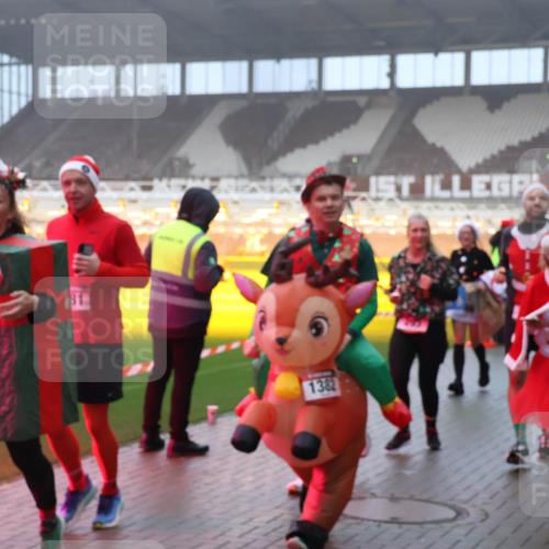 07.12.2025 - St. Pauli X-Mass-Run No. 15 Luisa Fischer http://msf.ph/oto/9376405 07.12.2025 11:08:24 Ziel 383, 1382, 1378, 48, 77, 100, 271, 273, 286, 293, 315, 332, 377, 389, 397, 623, 629, 635, 653, 772, 774, 1107, 1123, 1129, 1226, 1230, 1235, 1249, 1342, 1355, 1378, 1381, 1382, 1383, 1439, 1441, 1460, 1509, 1520, 1525, 1559, 1560, 1596, 1809, 1810, 1812, 1824, 1866, 1910, 2693, 4798, 4815 meine-sportfotos.de
