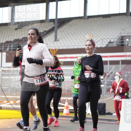 07.12.2025 - St. Pauli X-Mass-Run No. 15 Patografie http://msf.ph/oto/9376409 07.12.2025 10:05:41 Ziel 2, 3, 54, 123, 363, 385, 512, 945, 1215, 1222, 1789, 1791, 3231, 3877, 4194, 4195, 4552, 4555, 4559, 4560 meine-sportfotos.de