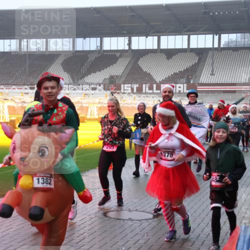 07.12.2025 - St. Pauli X-Mass-Run No. 15 Luisa Fischer http://msf.ph/oto/9376410 07.12.2025 11:08:25 Ziel 1382, 293, 1378, 48, 772, 77, 100, 271, 273, 286, 293, 315, 332, 377, 389, 397, 623, 629, 635, 653, 772, 774, 1078, 1107, 1123, 1129, 1170, 1226, 1230, 1235, 1249, 1342, 1355, 1378, 1381, 1382, 1383, 1439, 1441, 1460, 1509, 1520, 1525, 1559, 1560, 1596, 1809, 1810, 1812, 1824, 1866, 1910, 2693, 4798, 4815 meine-sportfotos.de