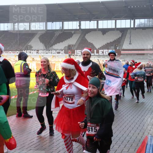 07.12.2025 - St. Pauli X-Mass-Run No. 15 Luisa Fischer http://msf.ph/oto/9376414 07.12.2025 11:08:25 Ziel 1382, 293, 1378, 15, 815, 26, 188888, 772, 774, 77, 100, 271, 273, 286, 293, 315, 332, 377, 389, 397, 623, 629, 635, 653, 772, 774, 1078, 1107, 1123, 1129, 1170, 1226, 1230, 1235, 1249, 1342, 1355, 1378, 1381, 1382, 1383, 1439, 1441, 1460, 1509, 1520, 1525, 1559, 1560, 1596, 1809, 1810, 1812, 1824, 1866, 1910, 2693, 4798, 4815 meine-sportfotos.de