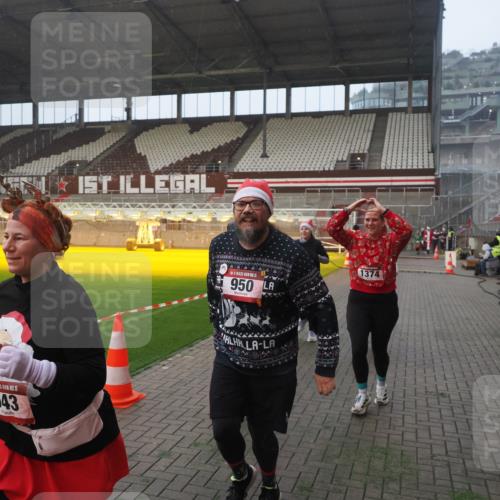 07.12.2025 - St. Pauli X-Mass-Run No. 15 Fabian Wolf http://msf.ph/oto/9376415 07.12.2025 10:05:27 Ziel 114, 543, 668, 950, 1121, 1316, 1374, 1481, 1661, 1761, 3186, 3386, 4036, 4556, 4558 meine-sportfotos.de