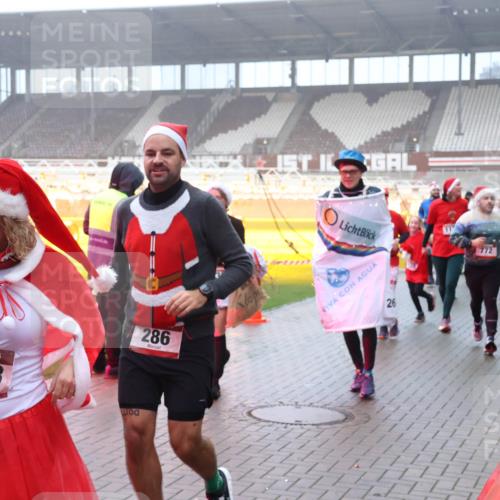 07.12.2025 - St. Pauli X-Mass-Run No. 15 Luisa Fischer http://msf.ph/oto/9376424 07.12.2025 11:08:26 Ziel 15, 1378, 286, 26, 772, 77, 100, 271, 273, 286, 293, 315, 332, 377, 389, 396, 397, 623, 629, 635, 653, 758, 772, 774, 1078, 1107, 1123, 1129, 1170, 1226, 1230, 1235, 1249, 1342, 1355, 1378, 1381, 1382, 1383, 1439, 1441, 1460, 1509, 1520, 1525, 1559, 1560, 1596, 1809, 1810, 1812, 1824, 1866, 1910, 2693, 4798, 4815 meine-sportfotos.de