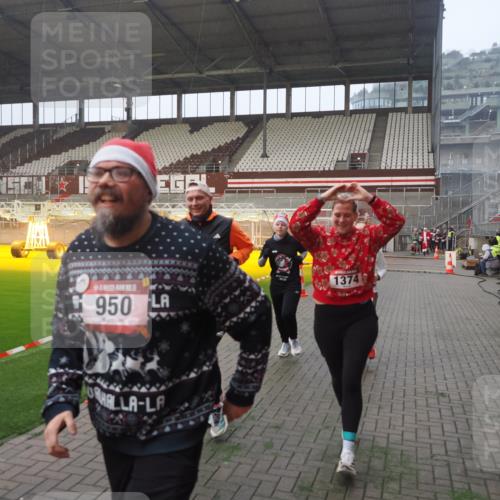 07.12.2025 - St. Pauli X-Mass-Run No. 15 Fabian Wolf http://msf.ph/oto/9376428 07.12.2025 10:05:27 Ziel 114, 543, 668, 950, 1121, 1316, 1374, 1481, 1661, 1761, 3186, 3386, 4036, 4556, 4558 meine-sportfotos.de