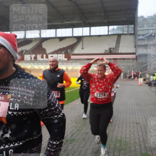 07.12.2025 - St. Pauli X-Mass-Run No. 15 Fabian Wolf http://msf.ph/oto/9376436 07.12.2025 10:05:27 Ziel 114, 543, 668, 950, 1121, 1316, 1374, 1481, 1661, 1761, 3186, 3386, 4036, 4556, 4558 meine-sportfotos.de