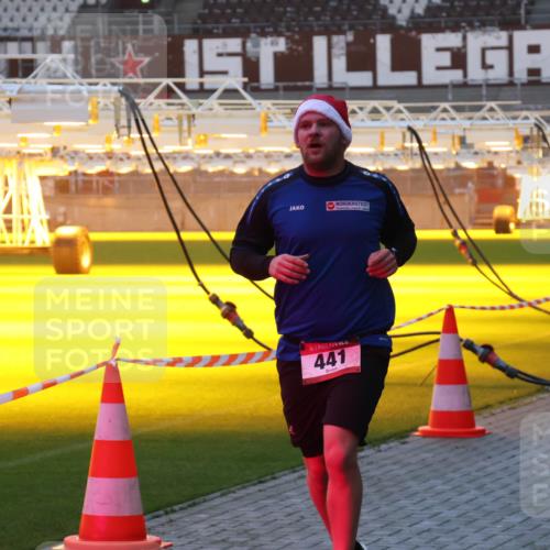 07.12.2025 - St. Pauli X-Mass-Run No. 15 Luisa Fischer http://msf.ph/oto/9376446 07.12.2025 09:58:18 Ziel 441, 441, 632, 1292, 1293, 1377, 1395, 2678, 2984, 3405, 4030 meine-sportfotos.de
