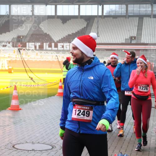 07.12.2025 - St. Pauli X-Mass-Run No. 15 Luisa Fischer http://msf.ph/oto/9376453 07.12.2025 11:08:35 Ziel 15, 1249, 122, 1226, 100, 152, 155, 166, 271, 273, 286, 293, 389, 396, 397, 446, 629, 635, 653, 758, 772, 774, 784, 1078, 1107, 1123, 1129, 1170, 1184, 1226, 1230, 1249, 1342, 1355, 1378, 1381, 1382, 1383, 1439, 1441, 1460, 1520, 1525, 1559, 1560, 1596, 1706, 1809, 1810, 1812, 4798, 4815 meine-sportfotos.de