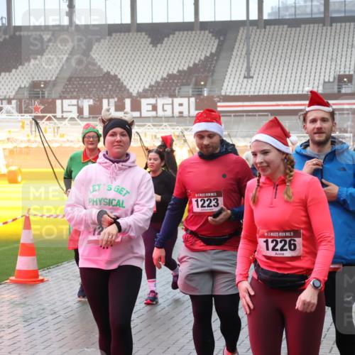07.12.2025 - St. Pauli X-Mass-Run No. 15 Luisa Fischer http://msf.ph/oto/9376464 07.12.2025 11:08:37 Ziel 15, 1223, 15, 1226, 100, 152, 155, 166, 271, 273, 286, 293, 389, 396, 397, 446, 629, 635, 653, 758, 772, 774, 784, 1078, 1107, 1123, 1129, 1170, 1184, 1226, 1230, 1249, 1342, 1355, 1378, 1381, 1382, 1383, 1424, 1439, 1441, 1460, 1491, 1520, 1525, 1559, 1560, 1596, 1625, 1706, 1809, 1810, 1812, 2259, 4798, 4815 meine-sportfotos.de