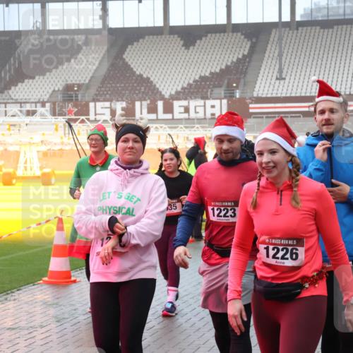 07.12.2025 - St. Pauli X-Mass-Run No. 15 Luisa Fischer http://msf.ph/oto/9376465 07.12.2025 11:08:37 Ziel 35, 15, 1223, 15, 1226, 100, 152, 155, 166, 271, 273, 286, 293, 389, 396, 397, 446, 629, 635, 653, 758, 772, 774, 784, 1078, 1107, 1123, 1129, 1170, 1184, 1226, 1230, 1249, 1342, 1355, 1378, 1381, 1382, 1383, 1424, 1439, 1441, 1460, 1491, 1520, 1525, 1559, 1560, 1596, 1625, 1706, 1809, 1810, 1812, 2259, 4798, 4815 meine-sportfotos.de