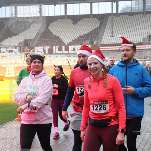 07.12.2025 - St. Pauli X-Mass-Run No. 15 Luisa Fischer http://msf.ph/oto/9376467 07.12.2025 11:08:38 Ziel 122, 635, 15, 1226, 100, 152, 155, 166, 271, 273, 286, 293, 389, 396, 397, 446, 629, 635, 653, 758, 772, 774, 784, 1078, 1107, 1123, 1129, 1170, 1184, 1226, 1230, 1249, 1342, 1355, 1378, 1381, 1382, 1383, 1424, 1439, 1441, 1460, 1491, 1520, 1525, 1559, 1560, 1596, 1625, 1706, 1809, 1810, 1812, 2259, 4584, 4798, 4815, 4819, 4830 meine-sportfotos.de