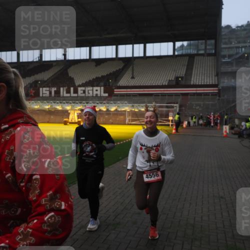 07.12.2025 - St. Pauli X-Mass-Run No. 15 Fabian Wolf http://msf.ph/oto/9376468 07.12.2025 10:05:28 Ziel 114, 543, 668, 950, 1121, 1316, 1374, 1481, 1661, 1761, 3186, 3386, 4036, 4556, 4558 meine-sportfotos.de