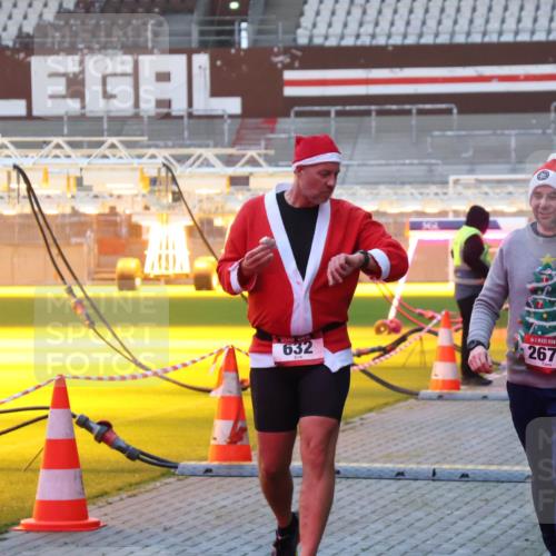 07.12.2025 - St. Pauli X-Mass-Run No. 15 Luisa Fischer http://msf.ph/oto/9376469 07.12.2025 09:58:26 Ziel 632, 5, 2678, 441, 1633, 1774, 2678, 2984, 3405, 3515, 4030 meine-sportfotos.de