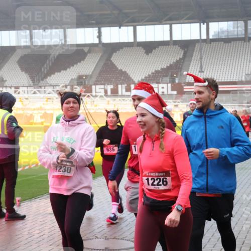 07.12.2025 - St. Pauli X-Mass-Run No. 15 Luisa Fischer http://msf.ph/oto/9376471 07.12.2025 11:08:38 Ziel 635, 1, 1230, 15, 1226, 100, 152, 155, 166, 271, 273, 286, 293, 389, 396, 397, 446, 629, 635, 653, 758, 772, 774, 784, 1078, 1107, 1123, 1129, 1170, 1184, 1226, 1230, 1249, 1342, 1355, 1378, 1381, 1382, 1383, 1424, 1439, 1441, 1460, 1491, 1520, 1525, 1559, 1560, 1596, 1625, 1706, 1809, 1810, 1812, 2259, 4584, 4798, 4815, 4819, 4830 meine-sportfotos.de