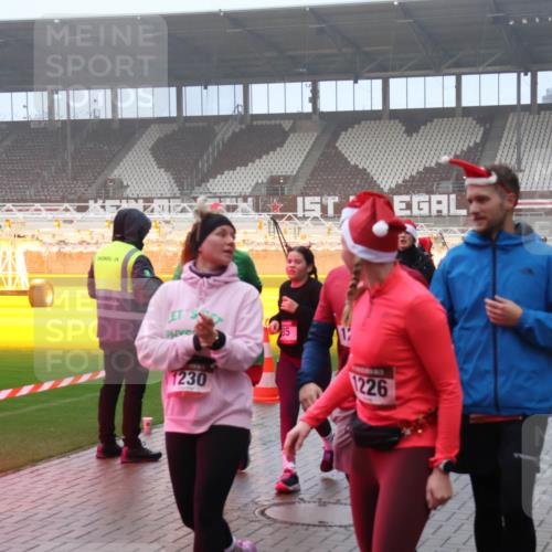 07.12.2025 - St. Pauli X-Mass-Run No. 15 Luisa Fischer http://msf.ph/oto/9376473 07.12.2025 11:08:38 Ziel 35, 1230, 1226, 100, 152, 155, 166, 271, 273, 286, 293, 389, 396, 397, 446, 629, 635, 653, 758, 772, 774, 784, 1078, 1107, 1123, 1129, 1170, 1184, 1226, 1230, 1249, 1342, 1355, 1378, 1381, 1382, 1383, 1424, 1439, 1441, 1460, 1491, 1520, 1525, 1559, 1560, 1596, 1625, 1706, 1809, 1810, 1812, 2259, 4584, 4798, 4815, 4819, 4830 meine-sportfotos.de