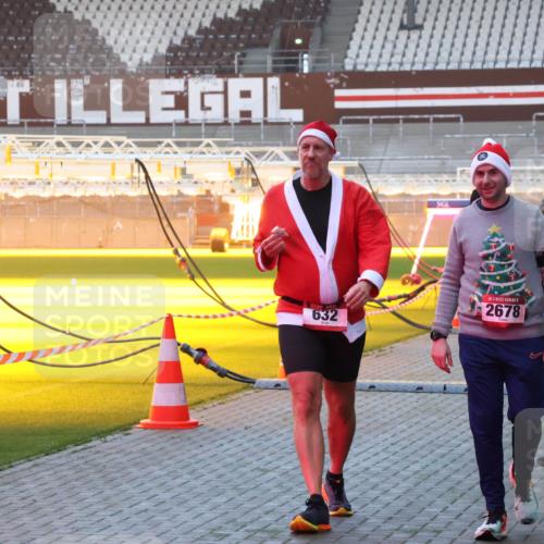 07.12.2025 - St. Pauli X-Mass-Run No. 15 Luisa Fischer http://msf.ph/oto/9376479 07.12.2025 09:58:27 Ziel 632, 2678, 441, 1633, 1774, 2984, 3405, 3515, 4030 meine-sportfotos.de