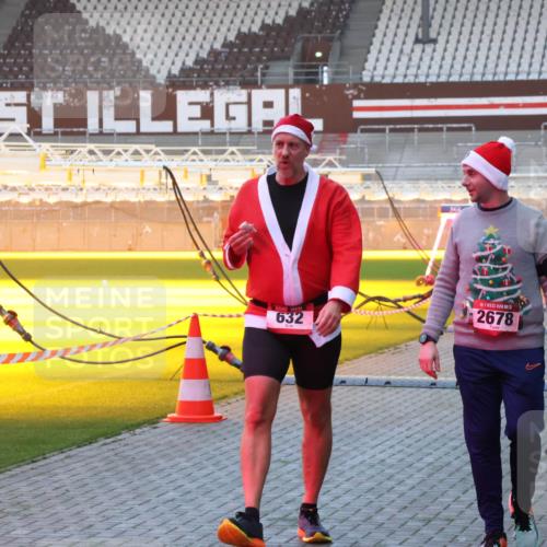 07.12.2025 - St. Pauli X-Mass-Run No. 15 Luisa Fischer http://msf.ph/oto/9376487 07.12.2025 09:58:28 Ziel 632, 15, 2678, 441, 1633, 1774, 2984, 3405, 3515, 4030 meine-sportfotos.de