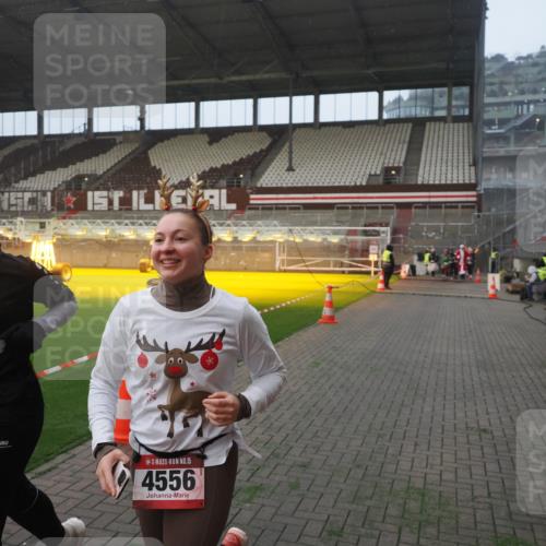 07.12.2025 - St. Pauli X-Mass-Run No. 15 Fabian Wolf http://msf.ph/oto/9376494 07.12.2025 10:05:29 Ziel 543, 668, 950, 1121, 1316, 1374, 1481, 1661, 1761, 3186, 3386, 4036, 4556, 4558 meine-sportfotos.de