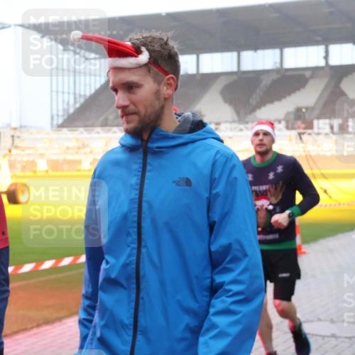 07.12.2025 - St. Pauli X-Mass-Run No. 15 Luisa Fischer http://msf.ph/oto/9376495 07.12.2025 11:08:41 Ziel 100, 152, 155, 166, 271, 286, 293, 396, 446, 629, 635, 653, 758, 772, 774, 784, 1078, 1107, 1123, 1129, 1170, 1184, 1226, 1230, 1249, 1342, 1355, 1378, 1381, 1382, 1383, 1424, 1439, 1441, 1460, 1491, 1520, 1525, 1559, 1560, 1596, 1625, 1706, 1809, 1810, 1812, 2259, 2893, 4584, 4798, 4815, 4819, 4830 meine-sportfotos.de