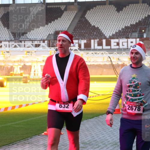 07.12.2025 - St. Pauli X-Mass-Run No. 15 Luisa Fischer http://msf.ph/oto/9376510 07.12.2025 09:58:32 Ziel 632, 15, 2678, 238, 261, 441, 1173, 1633, 1774, 2205, 2984, 3405, 3515, 4030, 4206 meine-sportfotos.de