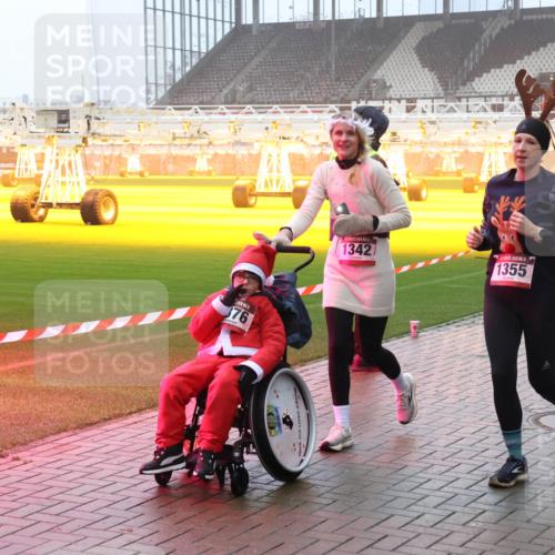07.12.2025 - St. Pauli X-Mass-Run No. 15 Luisa Fischer http://msf.ph/oto/9376511 07.12.2025 11:08:47 Ziel 76, 1342, 1355, 159, 100, 152, 155, 166, 396, 446, 629, 635, 653, 758, 772, 774, 784, 1078, 1107, 1123, 1129, 1170, 1184, 1226, 1230, 1249, 1342, 1355, 1412, xxxx, 1424, 1491, 1520, 1525, 1559, 1560, 1596, 1625, 1706, 1809, 1810, 2259, 2893, 4584, 4798, 4815, 4819, 4830 meine-sportfotos.de
