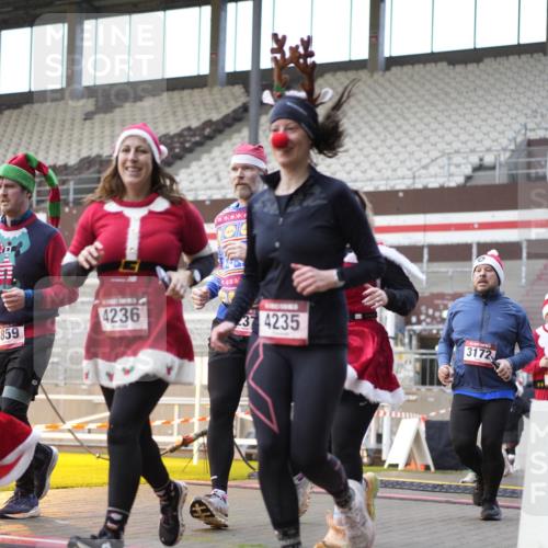 07.12.2025 - St. Pauli X-Mass-Run No. 15 Patografie http://msf.ph/oto/9376513 07.12.2025 10:05:55 Ziel 2, 3, 148, 180, 424, 468, 676, 805, 834, 1788, 1789, 1791, 2756, 2757, 3093, 3172, 3196, 3812, 3814, 3857, 3859, 3877, 4194, 4195, 4235, 4236, 4237, 4246, 4251 meine-sportfotos.de